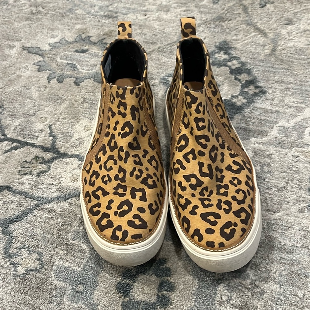 TOMS Women's Bryce Leopard Print High Top Slip On Sneaker Size 8.